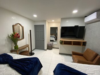 Berlor Airport Inn