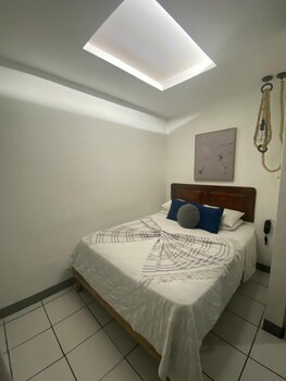 Berlor Airport Inn