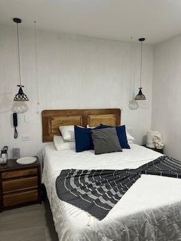 Berlor Airport Inn
