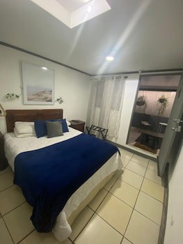 Berlor Airport Inn
