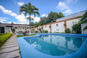 Berlor Airport Inn