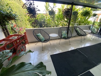 Berlor Airport Inn