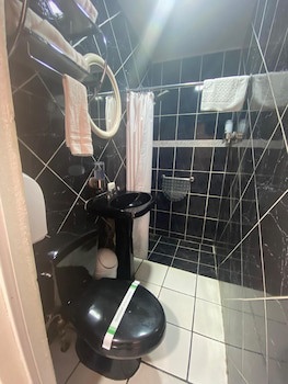 Berlor Airport Inn