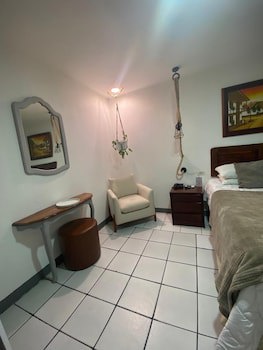 Berlor Airport Inn