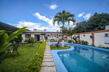 Berlor Airport Inn