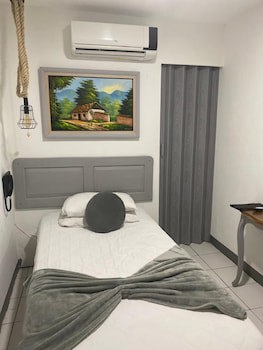 Berlor Airport Inn
