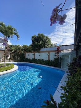 Berlor Airport Inn