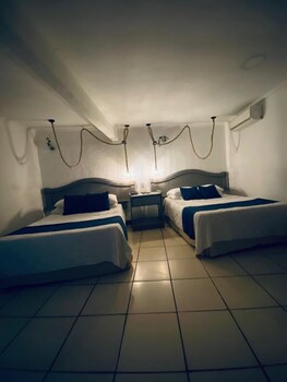 Berlor Airport Inn