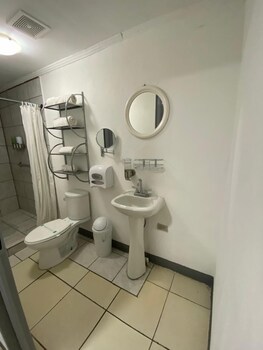 Berlor Airport Inn