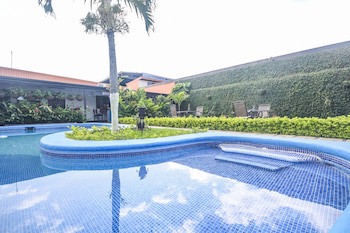 Berlor Airport Inn