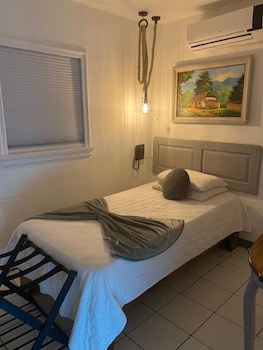 Berlor Airport Inn