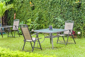 Berlor Airport Inn