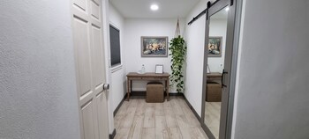 Berlor Airport Inn