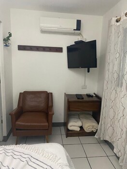 Berlor Airport Inn