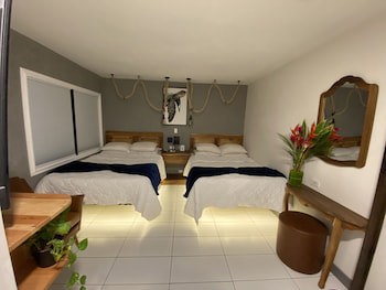 Berlor Airport Inn