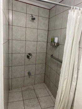 Berlor Airport Inn