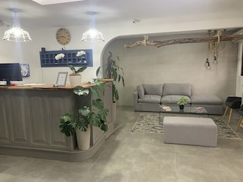 Berlor Airport Inn