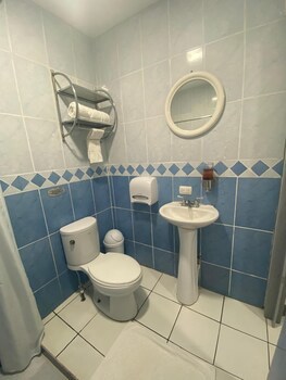Berlor Airport Inn