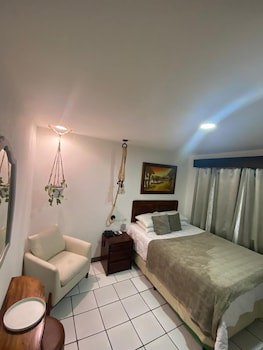 Berlor Airport Inn