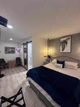Berlor Airport Inn