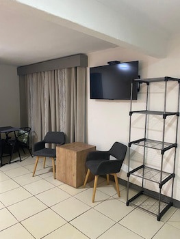 Berlor Airport Inn
