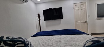 Berlor Airport Inn