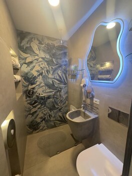 Berlor Airport Inn