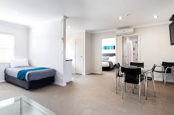 Beach Street Motel Apartments