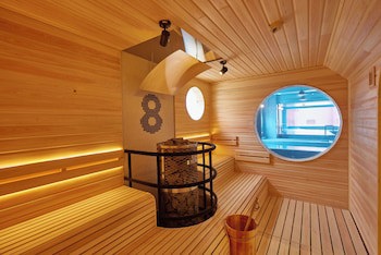 8Hotel