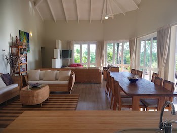 Muri Beach Resort