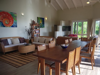 Muri Beach Resort