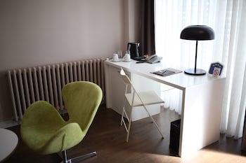 Adresa Suites