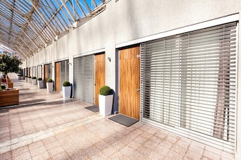 Adresa Suites