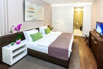 Adresa Suites