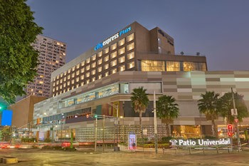 City Plus Patio Universidad