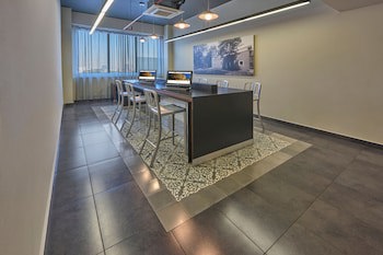 City Plus Patio Universidad