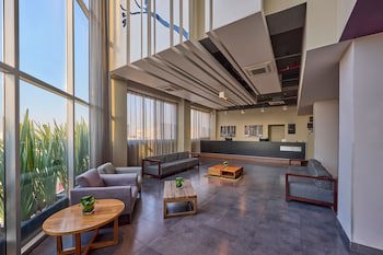 City Plus Patio Universidad