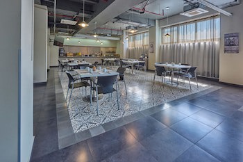 City Plus Patio Universidad