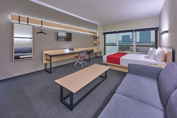 City Plus Patio Universidad