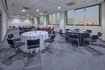 City Plus Patio Universidad