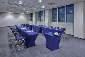 City Plus Patio Universidad