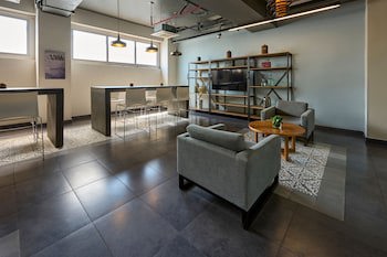City Plus Patio Universidad