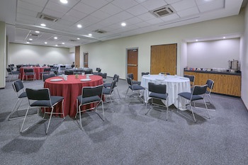 City Plus Patio Universidad