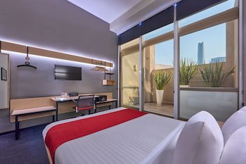 City Plus Patio Universidad