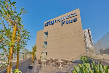 City Plus Patio Universidad
