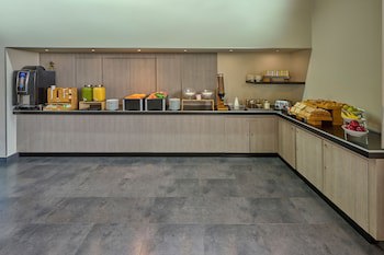 City Plus Patio Universidad