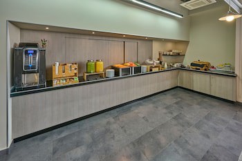 City Plus Patio Universidad