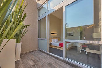 City Plus Patio Universidad