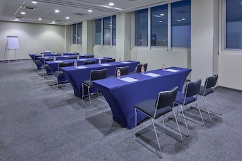 City Plus Patio Universidad