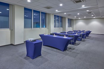 City Plus Patio Universidad